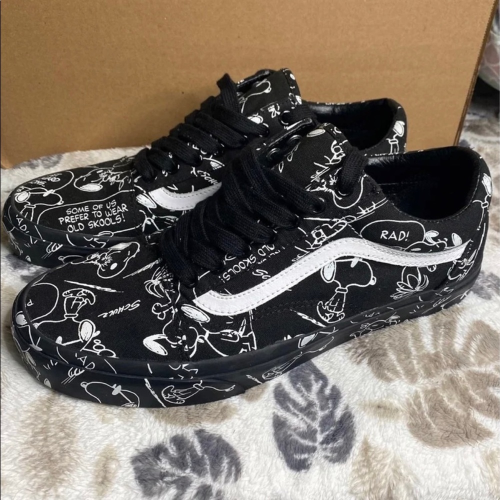 Vans Old Skool Peanuts Snoopy size 9.5